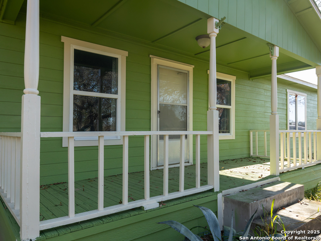 Image 2 of 26 For 324 Oak Ln  