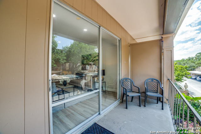 Image 19 of 24 For 7711 Broadway  11b