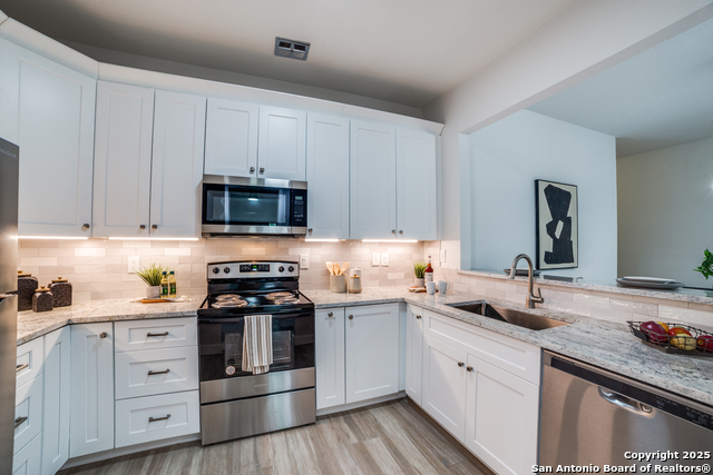 Image 6 of 24 For 7711 Broadway  11b