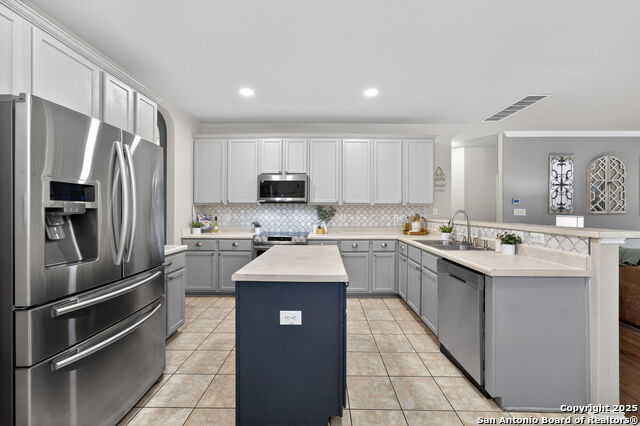 Listing photo id 9 for 17239 Tarkio Way