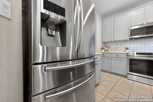 Listing photo id 11 for 17239 Tarkio Way