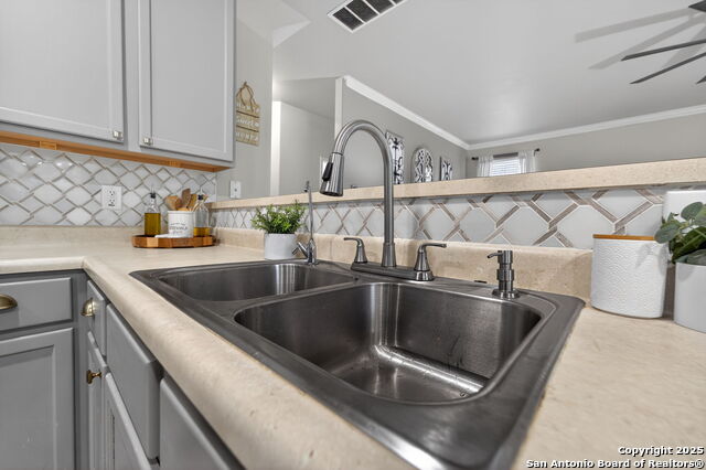 Listing photo id 12 for 17239 Tarkio Way