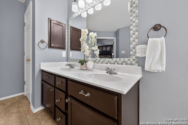 Listing photo id 25 for 17239 Tarkio Way