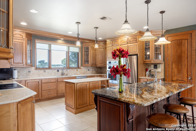 Listing photo id 9 for 945 Elm Pass