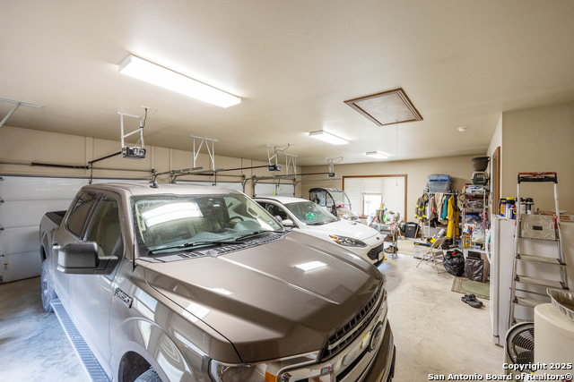 Listing photo id 10 for 945 Elm Pass