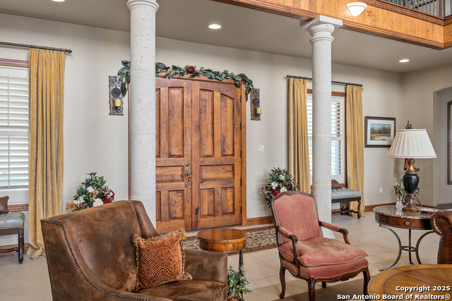 Listing photo id 13 for 945 Elm Pass