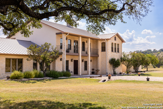 Listing photo id 1 for 945 Elm Pass