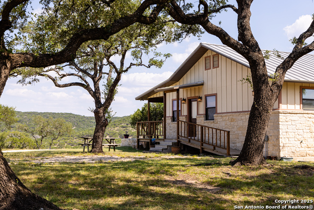 Listing photo id 32 for 945 Elm Pass