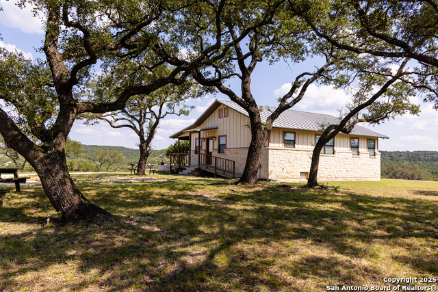 Listing photo id 34 for 945 Elm Pass