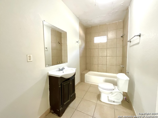 Image 17 of 23 For 1409 Woodlawn Avenue W 5