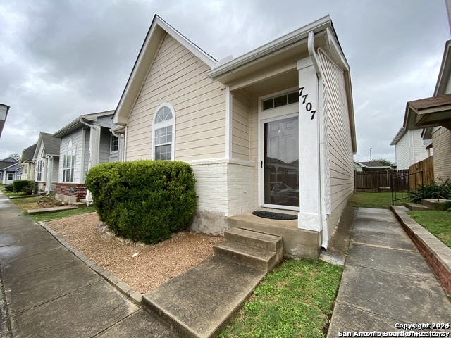 Details for 7707 Crown Gate Dr, San Antonio, TX 78251