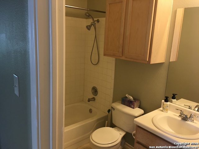 Image 11 of 15 For 7707 Crown Gate Dr