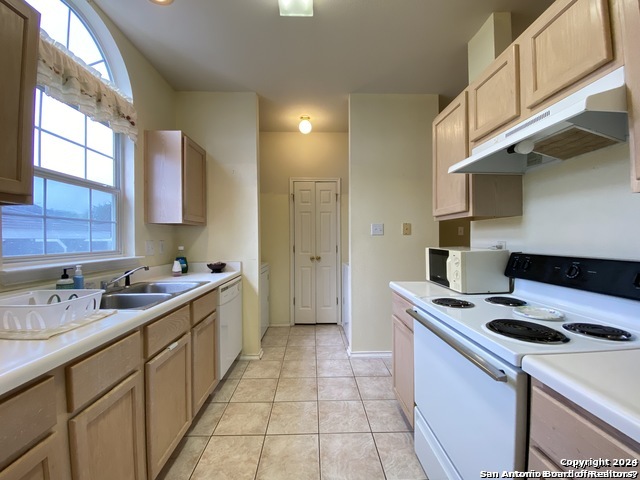 Image 6 of 15 For 7707 Crown Gate Dr