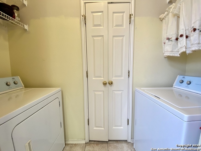 Image 7 of 15 For 7707 Crown Gate Dr