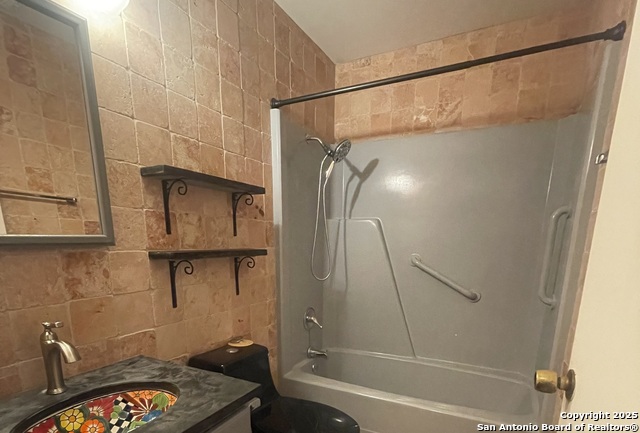 Image 12 of 17 For 206 Madison  B