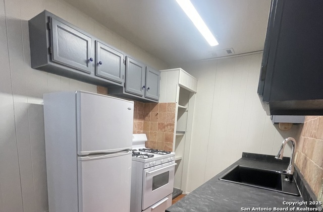 Image 9 of 17 For 206 Madison  B