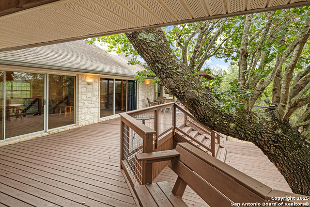 Listing photo id 10 for 1258 River Bluff