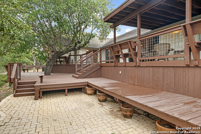 Listing photo id 12 for 1258 River Bluff