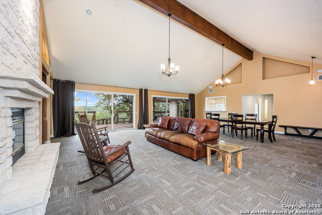 Listing photo id 7 for 1258 River Bluff