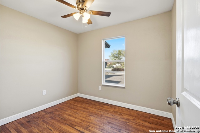 Listing photo id 11 for 127 Roosevelt Drive