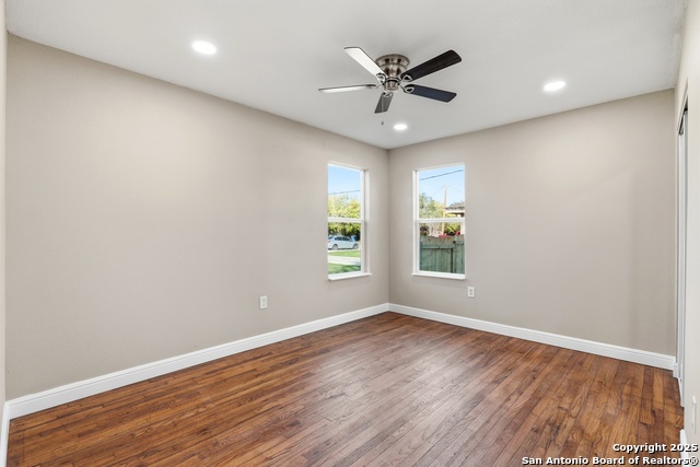 Listing photo id 12 for 127 Roosevelt Drive