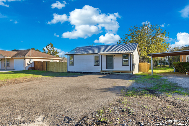 Listing photo id 0 for 127 Roosevelt Drive