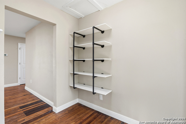 Listing photo id 19 for 127 Roosevelt Drive