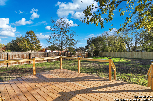 Listing photo id 20 for 127 Roosevelt Drive