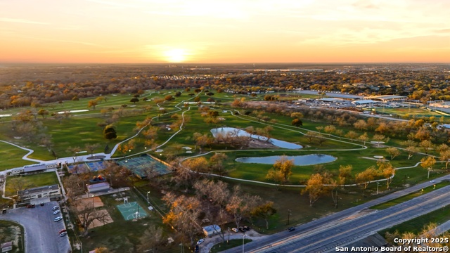 Listing photo id 29 for 127 Roosevelt Drive