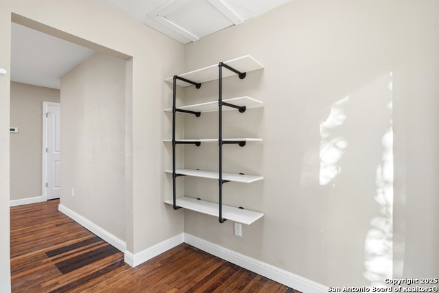 Listing photo id 31 for 127 Roosevelt Drive