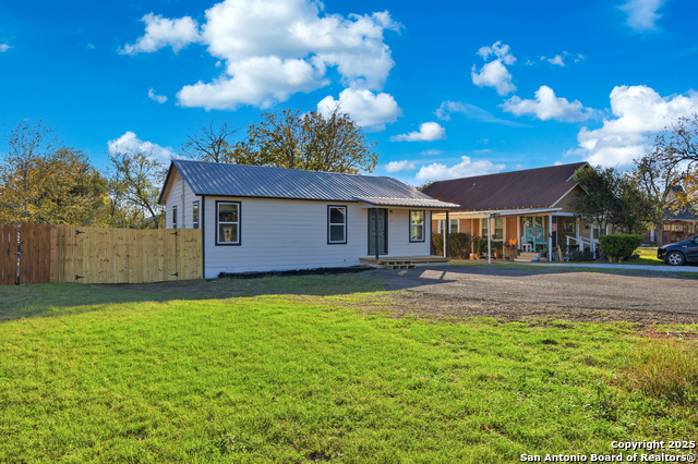 Listing photo id 2 for 127 Roosevelt Drive