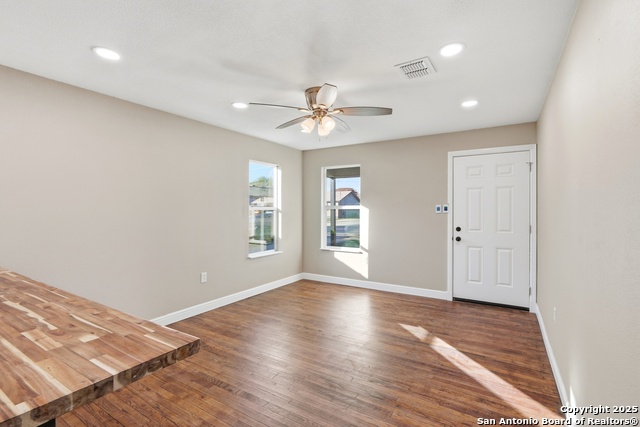 Listing photo id 4 for 127 Roosevelt Drive