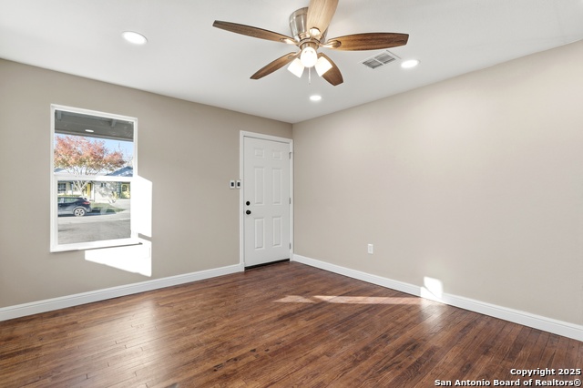 Listing photo id 5 for 127 Roosevelt Drive