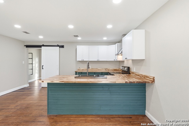 Listing photo id 6 for 127 Roosevelt Drive