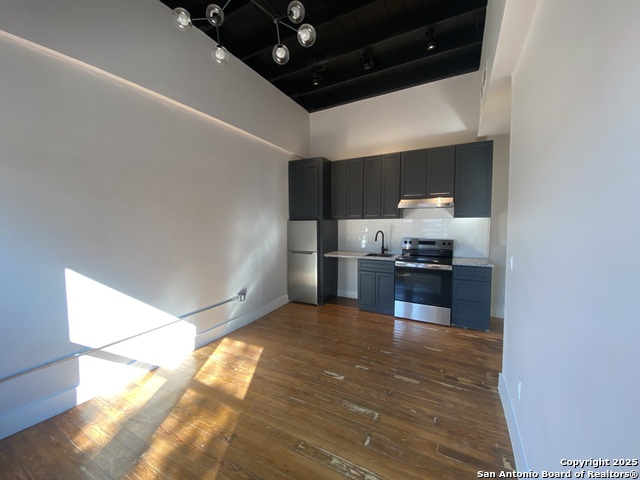 Image 2 of 6 For 1714 St. Mary's S 7