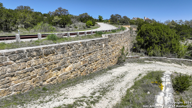 Listing photo id 22 for 13 Summit Pass