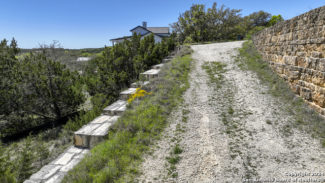 Listing photo id 23 for 13 Summit Pass