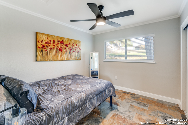 Listing photo id 9 for 640 Crest Lane