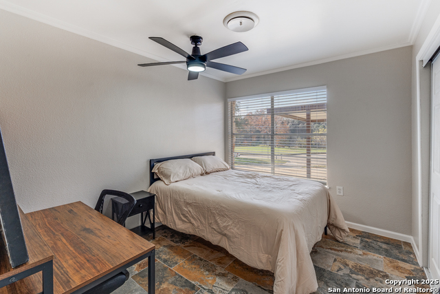 Listing photo id 10 for 640 Crest Lane