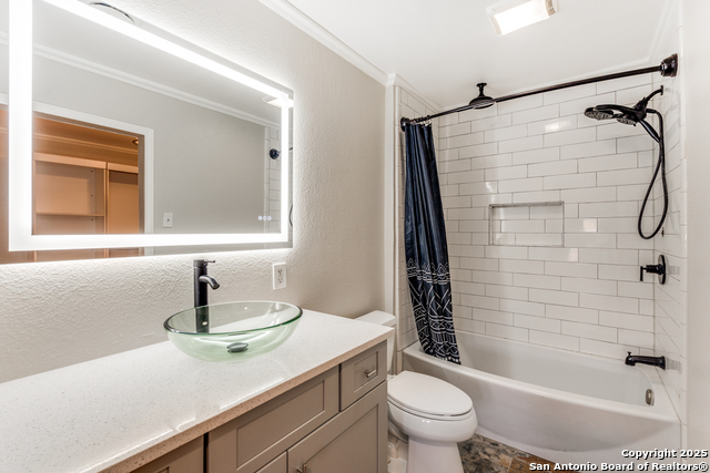 Listing photo id 14 for 640 Crest Lane