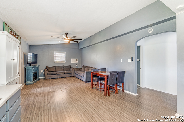 Listing photo id 16 for 640 Crest Lane