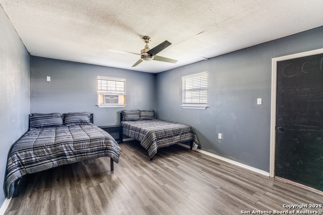 Listing photo id 18 for 640 Crest Lane