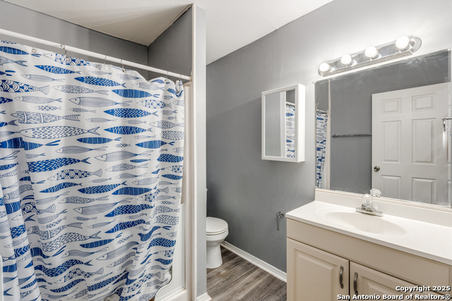 Listing photo id 19 for 640 Crest Lane