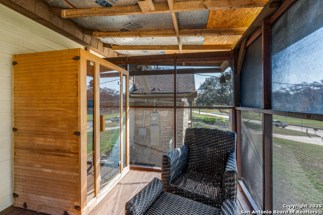 Listing photo id 21 for 640 Crest Lane