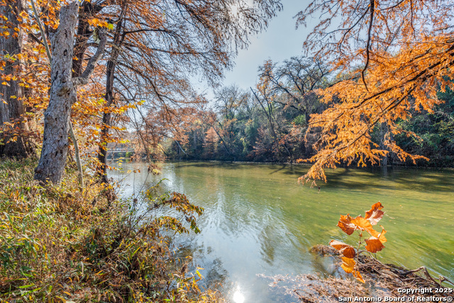 Listing photo id 23 for 640 Crest Lane