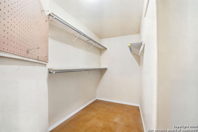 Listing photo id 12 for 1095 Stallion Springs