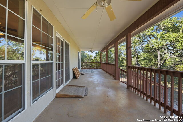 Listing photo id 18 for 1095 Stallion Springs