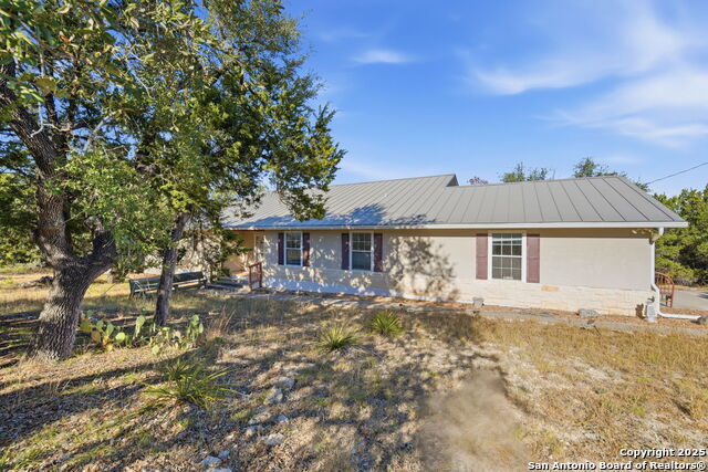 Listing photo id 3 for 1095 Stallion Springs