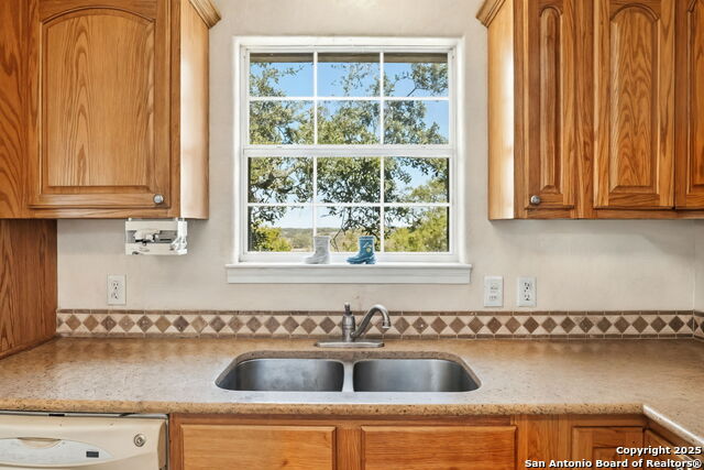 Listing photo id 4 for 1095 Stallion Springs