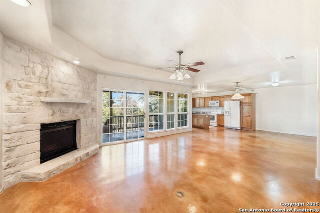 Listing photo id 5 for 1095 Stallion Springs